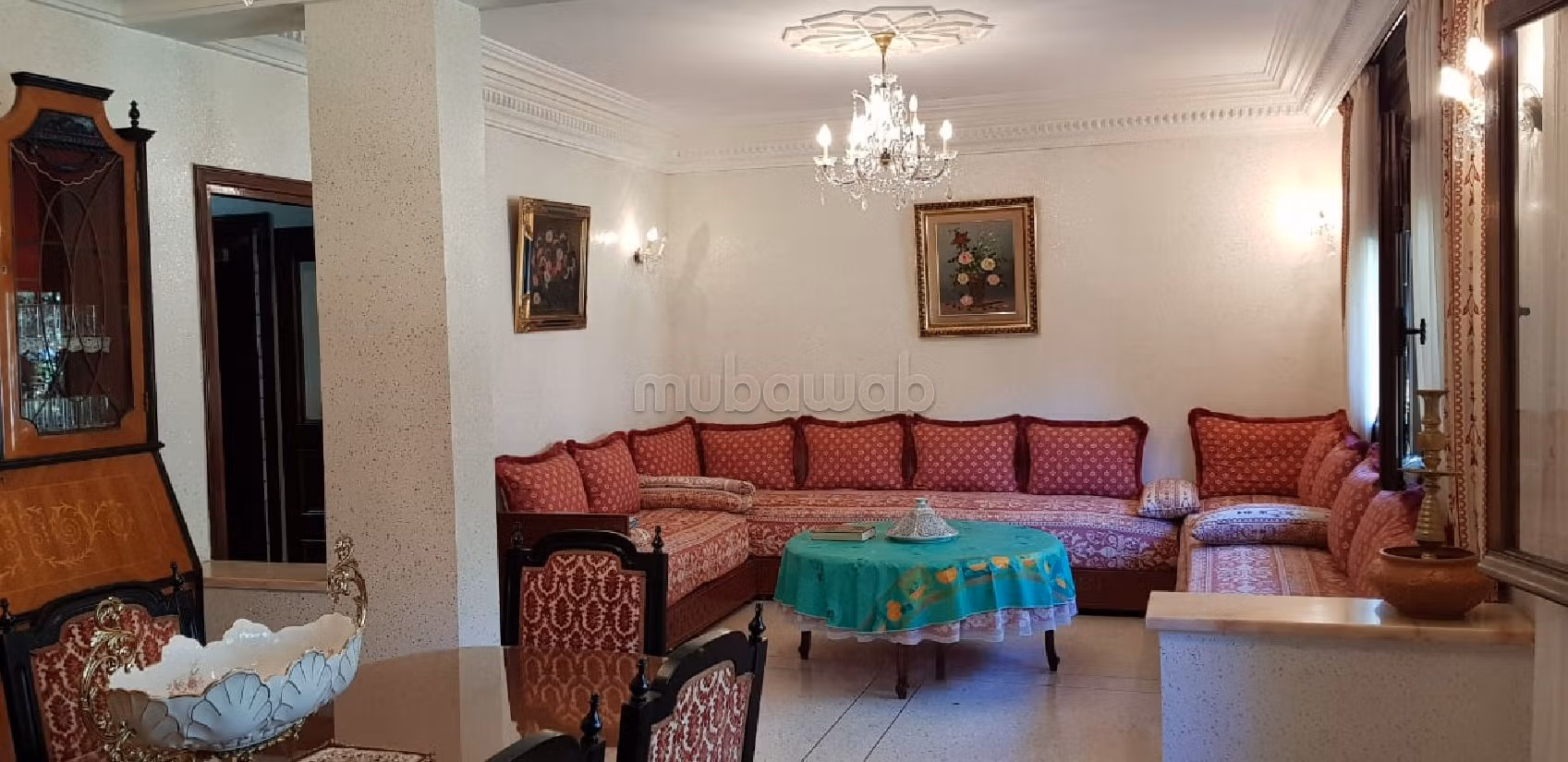 فيلا جميلة للبيع بالأميرات. المساحة الكلية 1062 م². شرفة جميلة وحديقة.