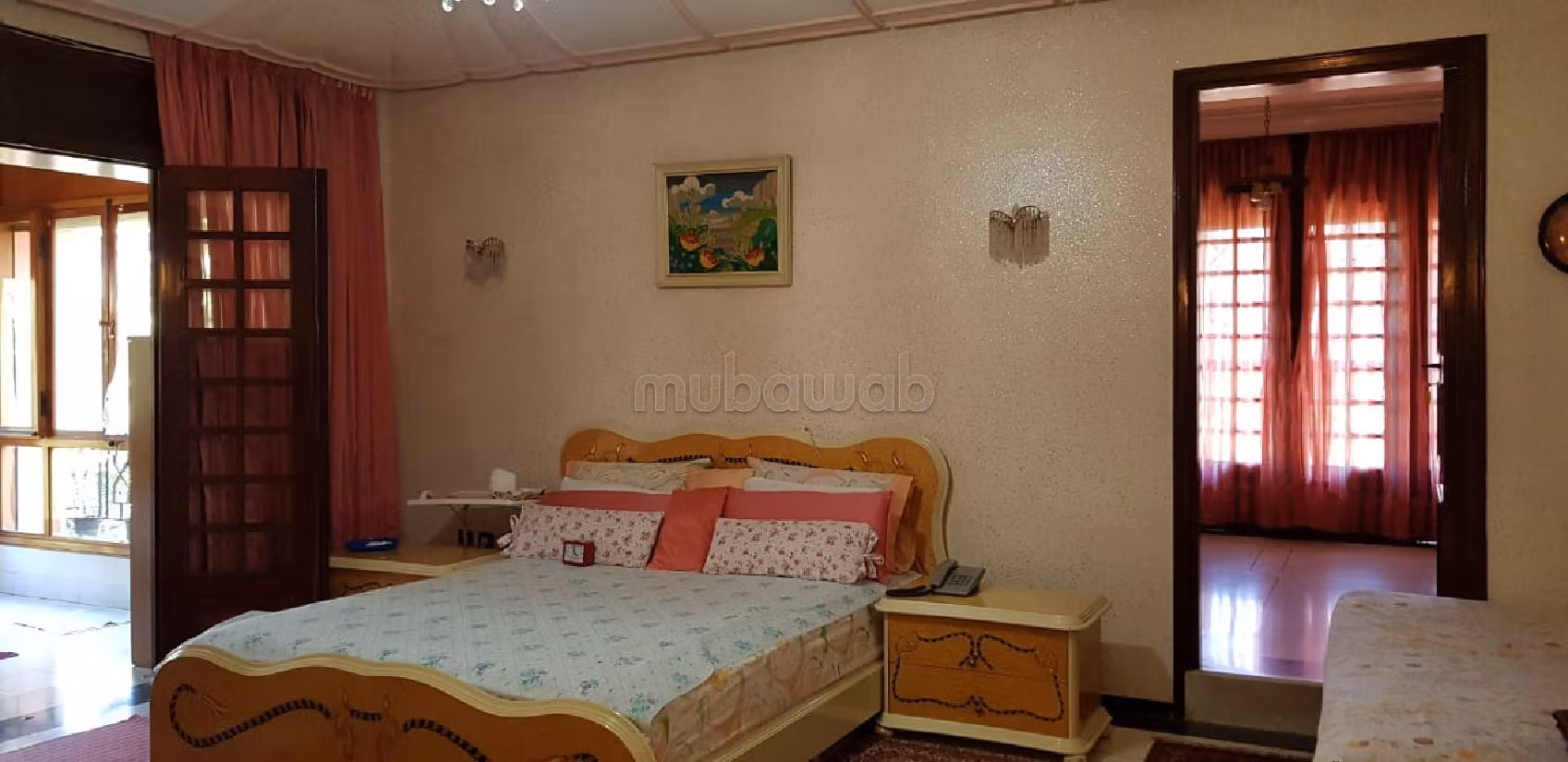 فيلا جميلة للبيع بالأميرات. المساحة الكلية 1062 م². شرفة جميلة وحديقة.