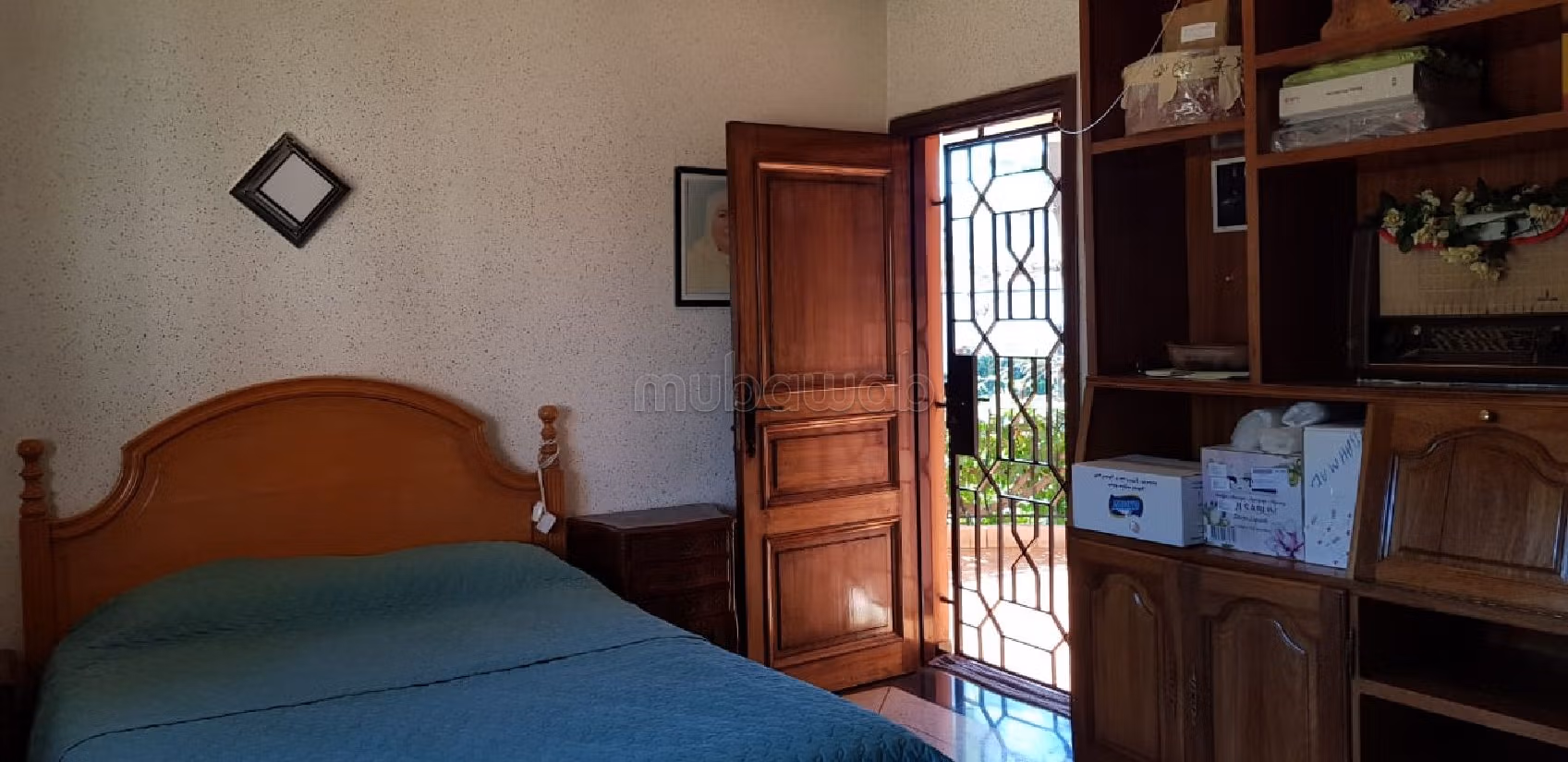 فيلا جميلة للبيع بالأميرات. المساحة الكلية 1062 م². شرفة جميلة وحديقة.