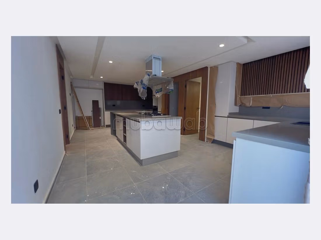 Villa neuve standing a louer a souissi