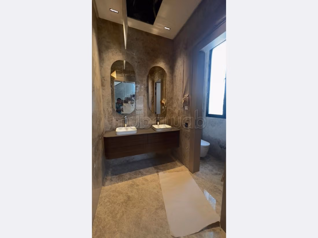 Villa neuve standing a louer a souissi