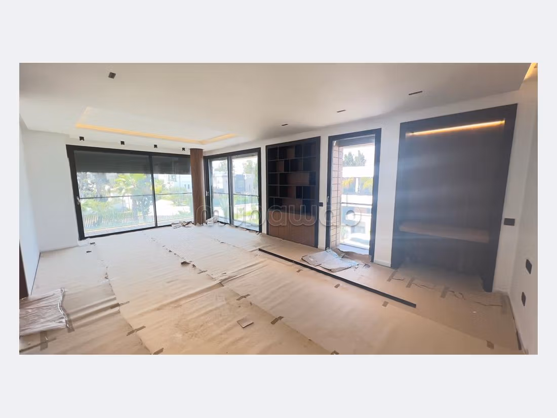 Villa neuve standing a louer a souissi