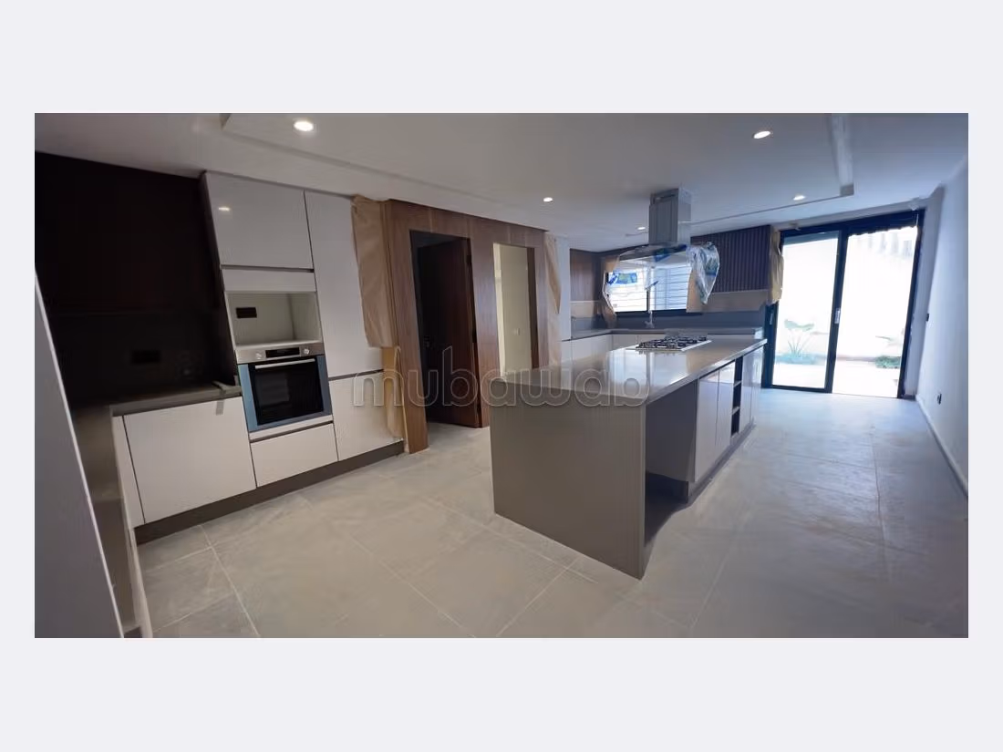 Villa neuve standing a louer a souissi