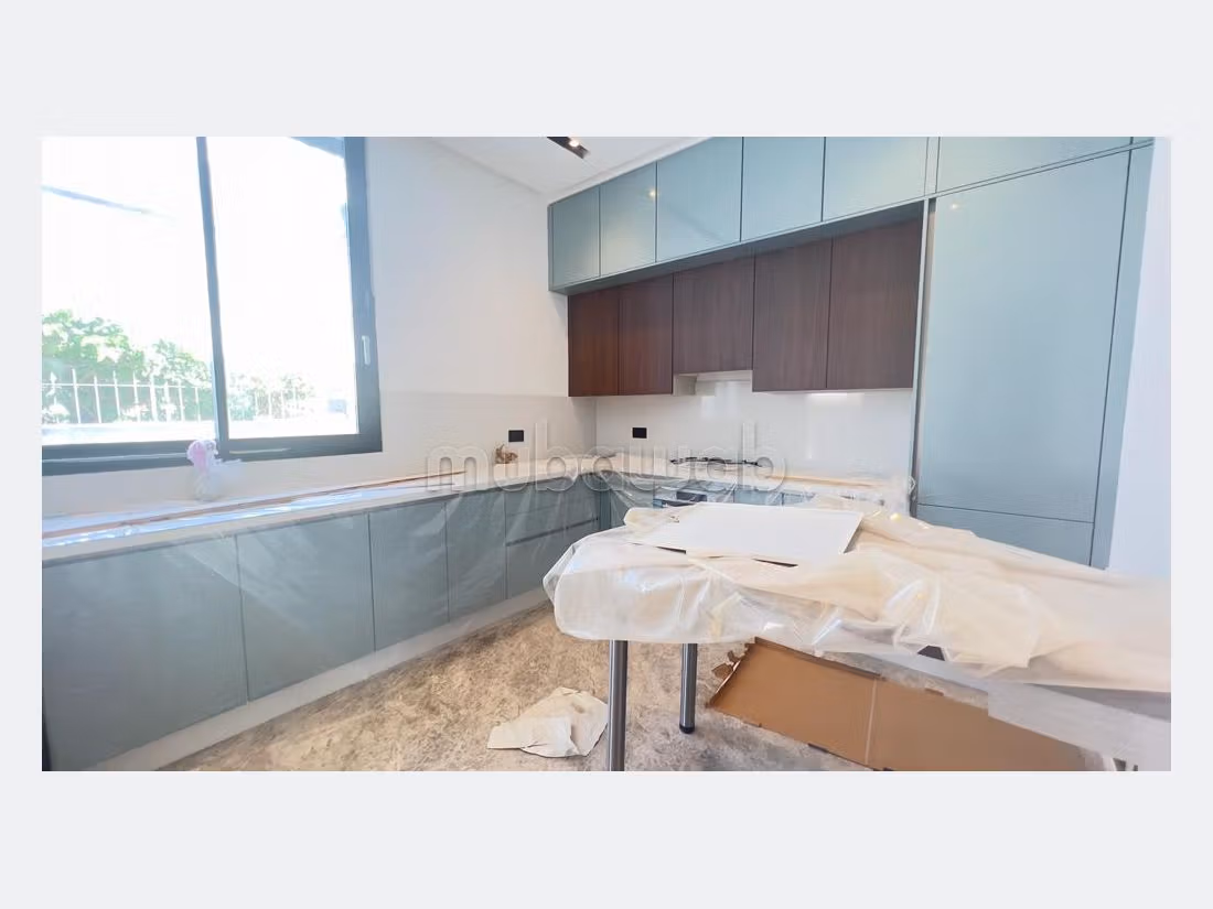 Villa neuve standing a louer a souissi