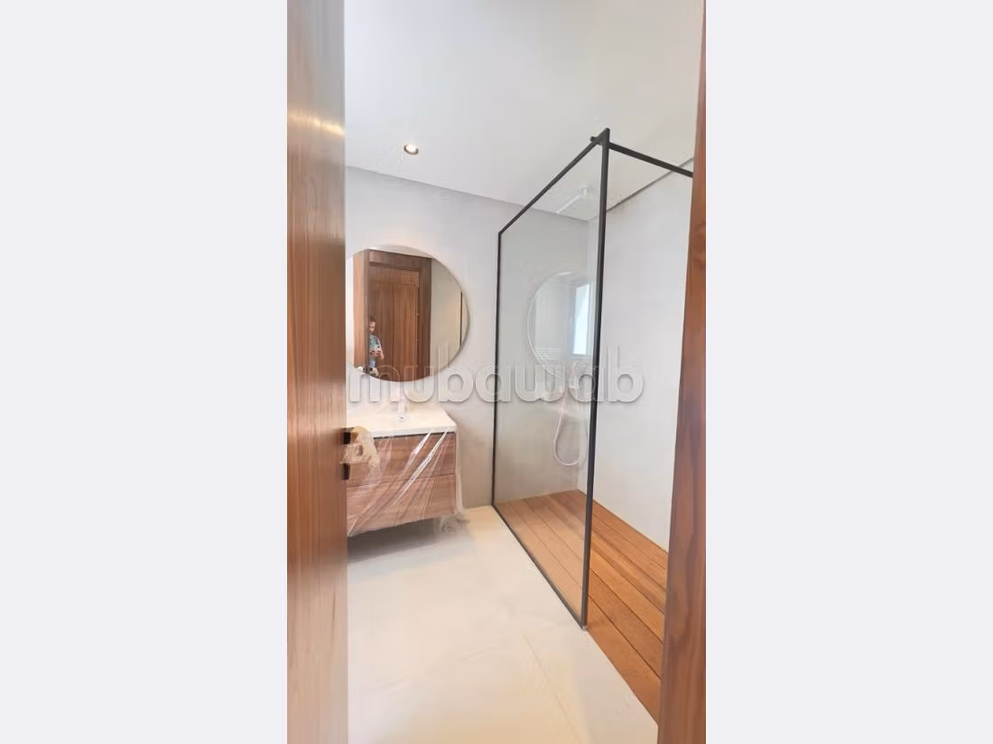 Villa neuve standing a louer a souissi