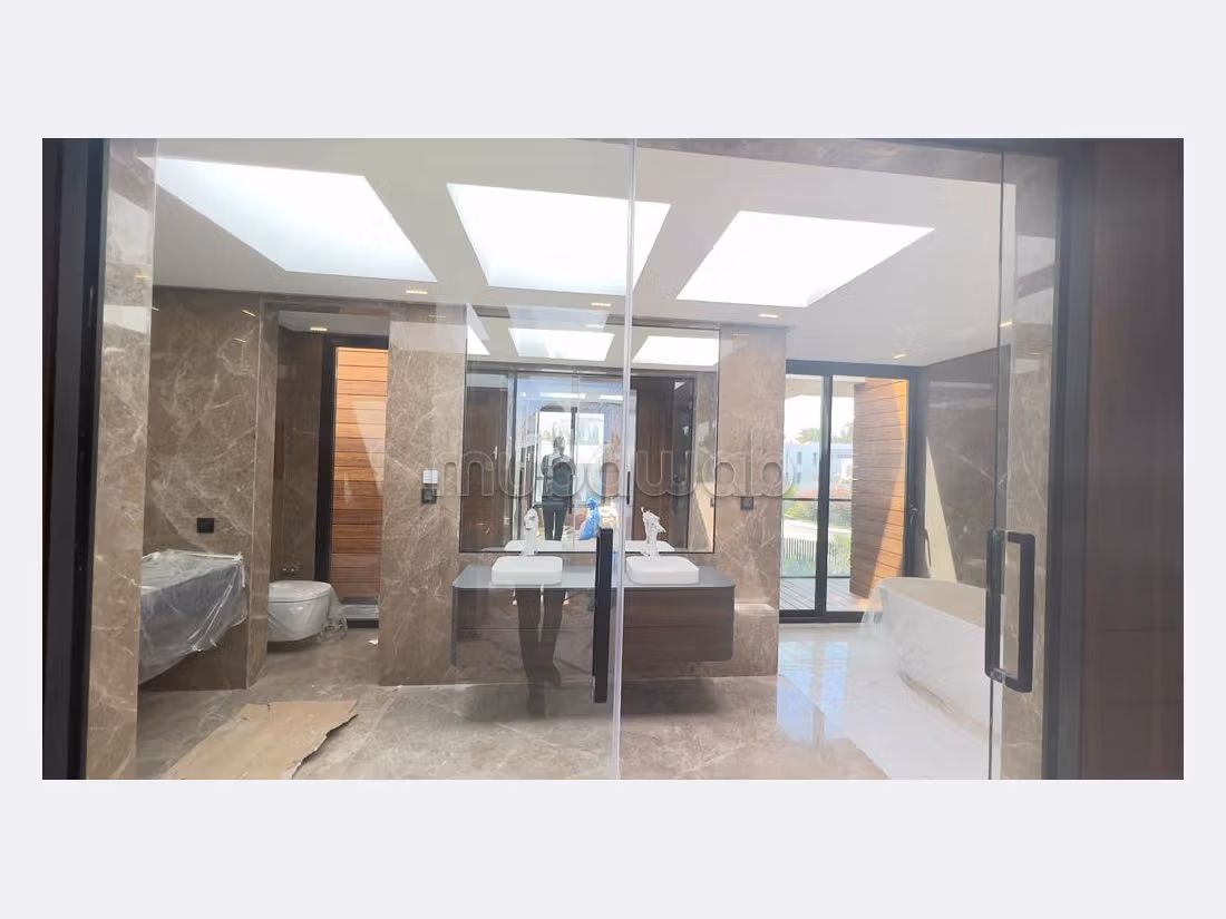 Villa neuve standing a louer a souissi