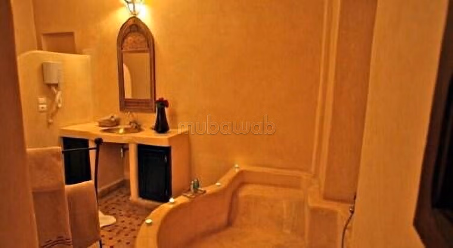 Riad in vendita a Sidi Ben Slimane El Jazouli. 13 locali. Piscina e aria condizionata. 