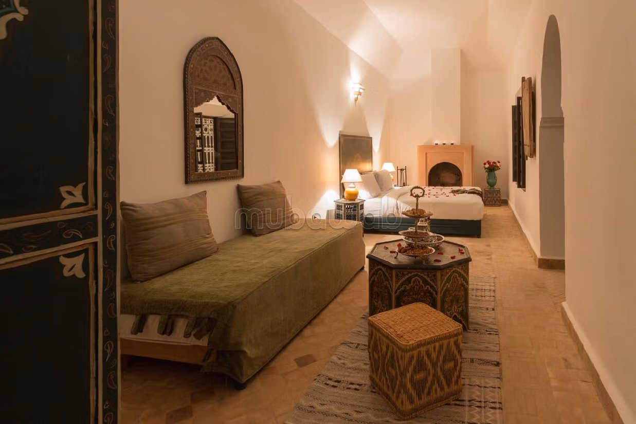 Riad in vendita a Sidi Ben Slimane El Jazouli. 13 locali. Piscina e aria condizionata. 