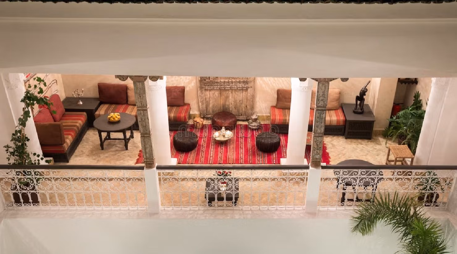 Riad in vendita a Sidi Ben Slimane El Jazouli. 13 locali. Piscina e aria condizionata. 