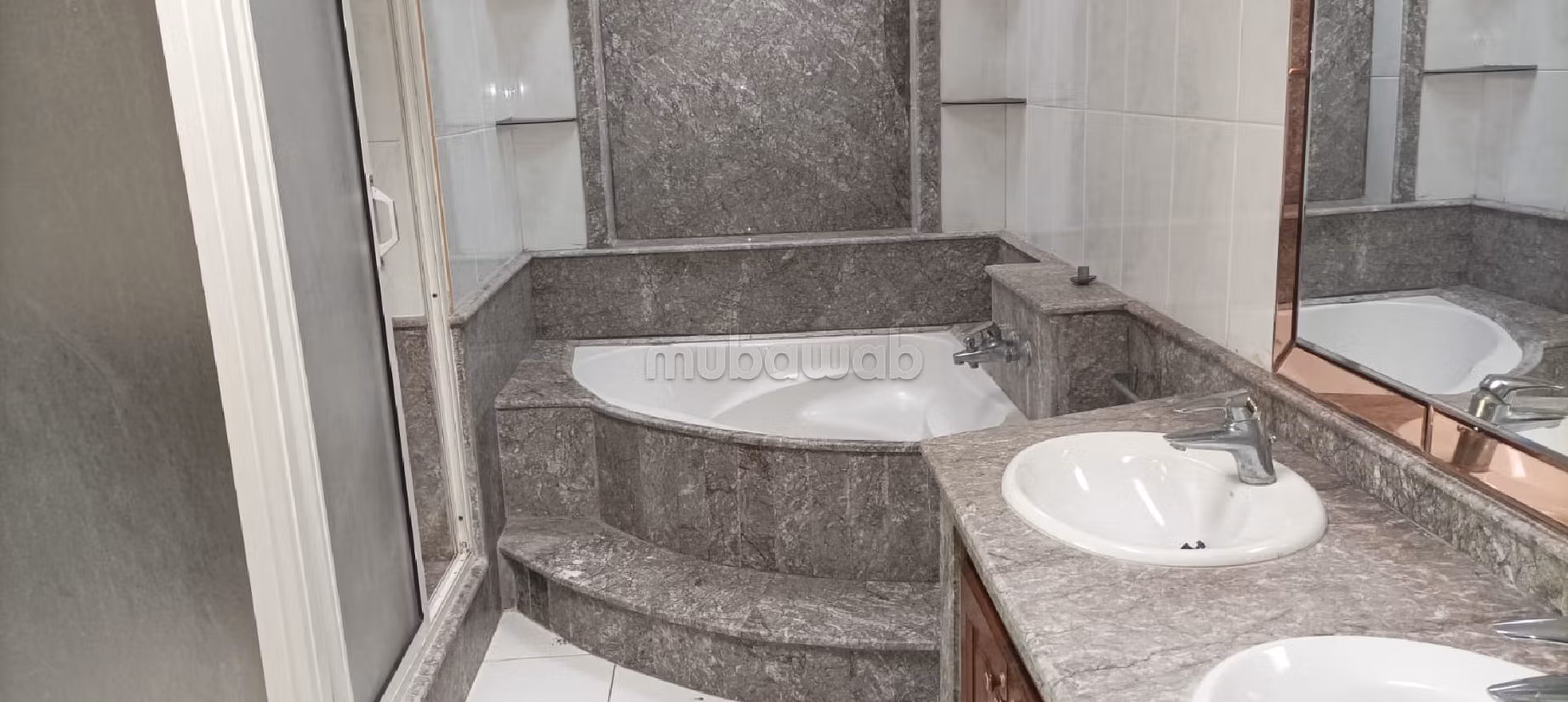 Nu huren: villa's en luxe woningen in Hay Hassani. Totale oppervlakte 320 m². Beveilingssysteem en traditionele woonkamer. 