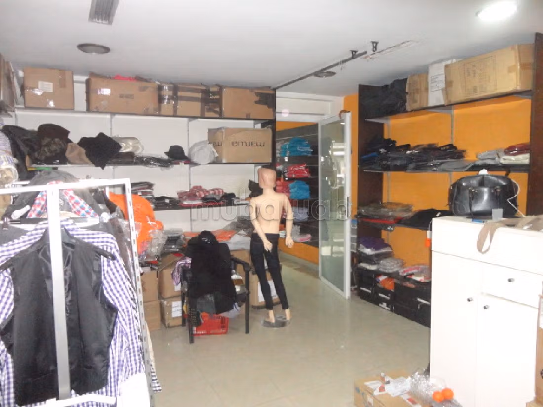 Oficinas y locales comerciales en venta en Bourgogne Ouest. Área total 129 m²