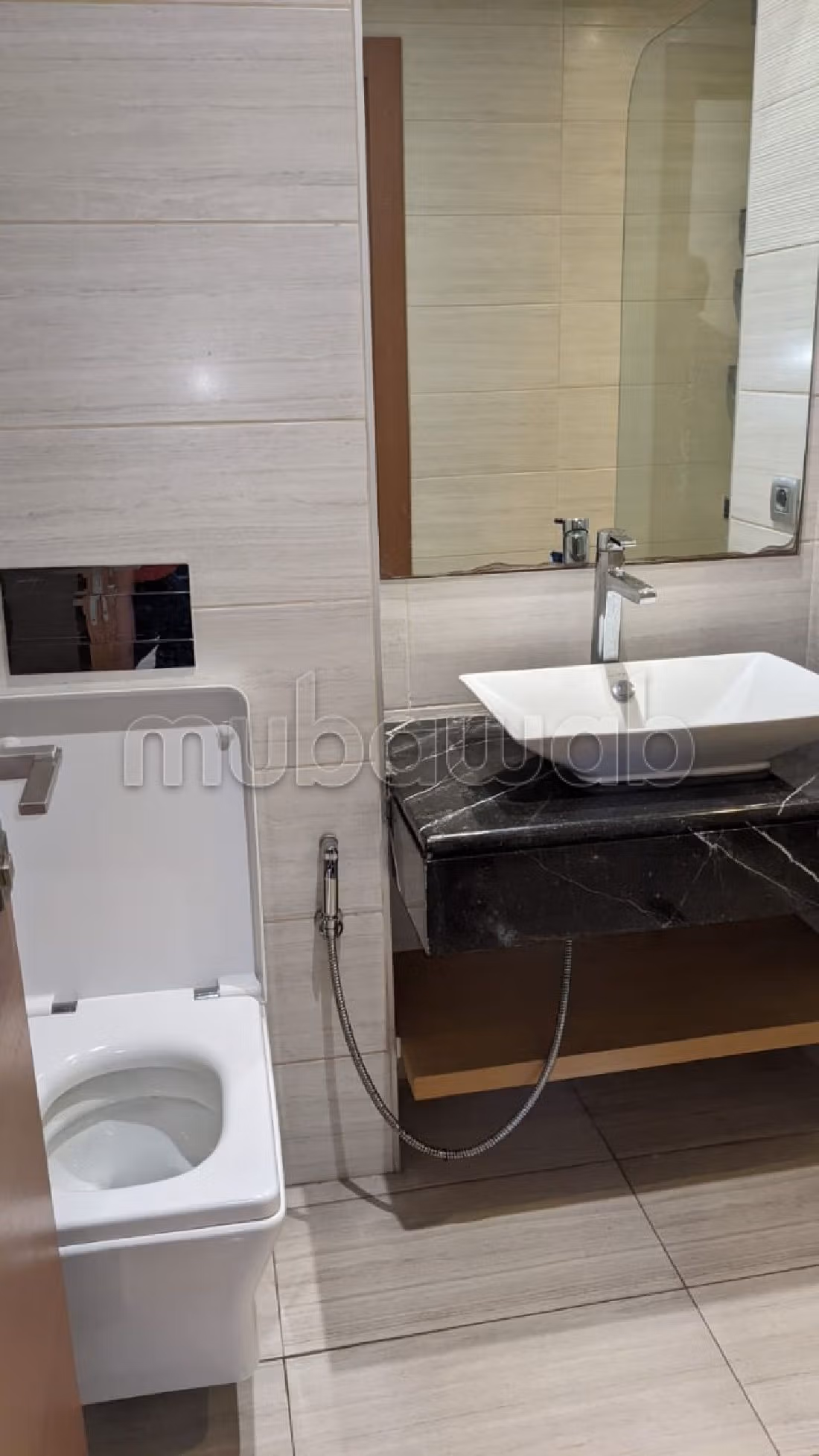 Joli appartement vide à casa finance city