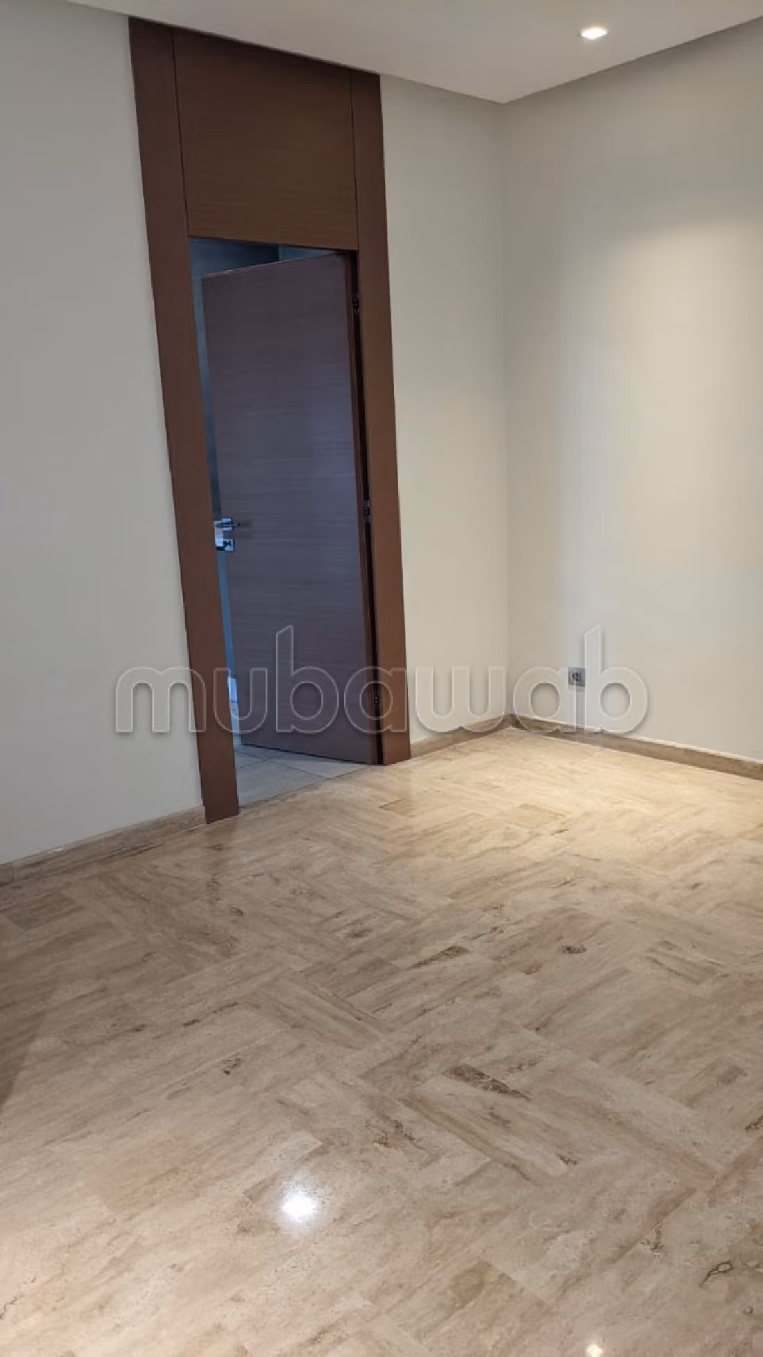 Joli appartement vide à casa finance city