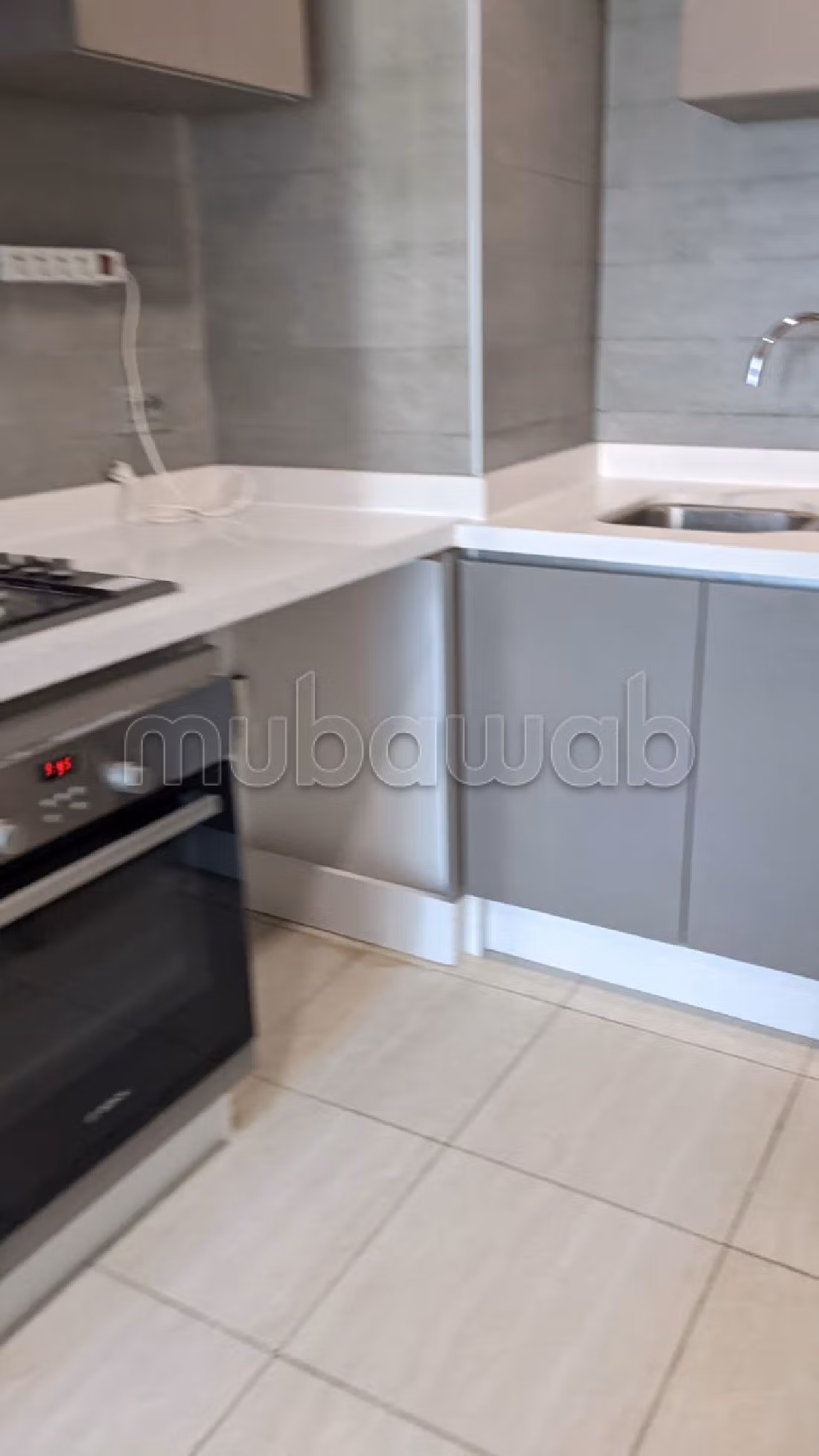 Joli appartement vide à casa finance city