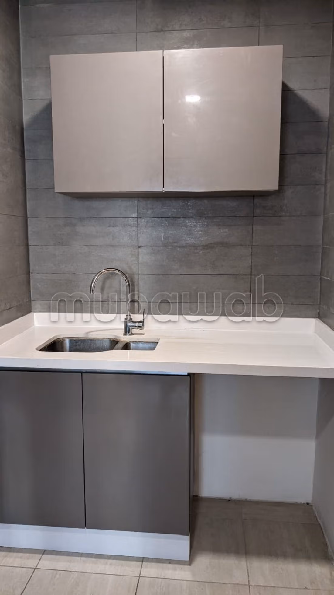 Joli appartement vide à casa finance city