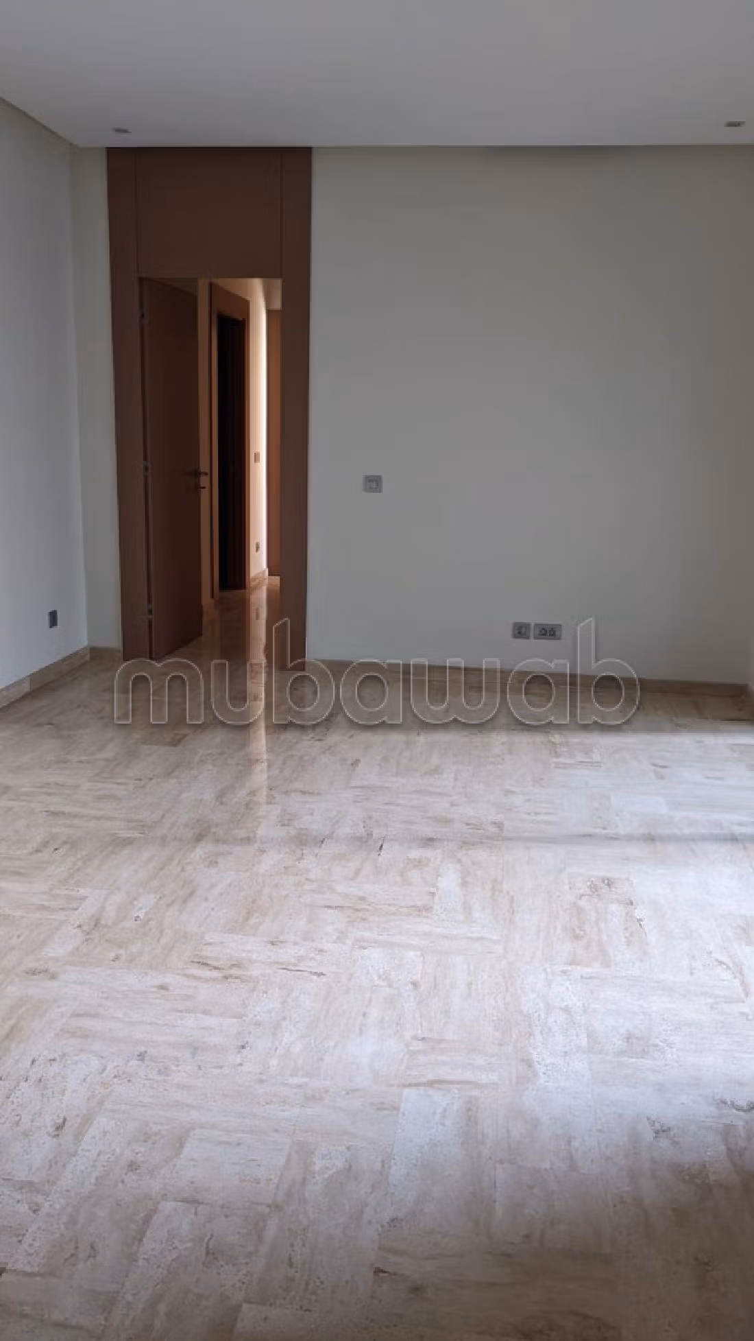 Joli appartement vide à casa finance city