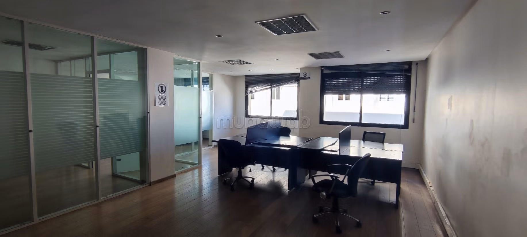 Offices for rent in Anfa. Total area 130 m². Reinforced door and central heating