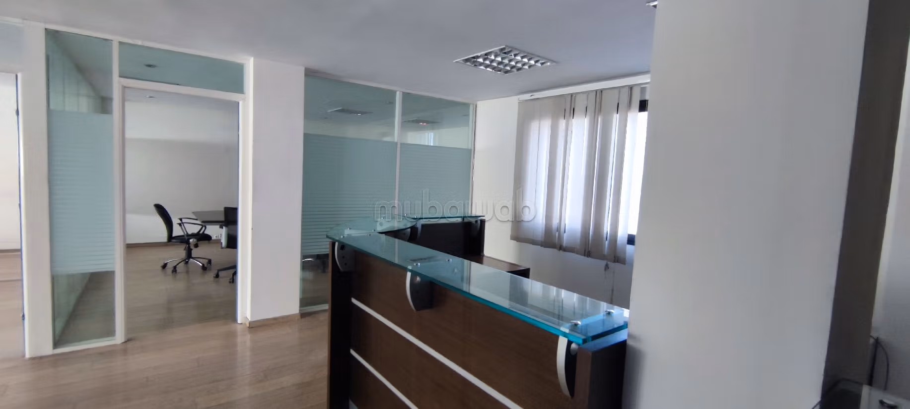 Offices for rent in Anfa. Total area 130 m². Reinforced door and central heating