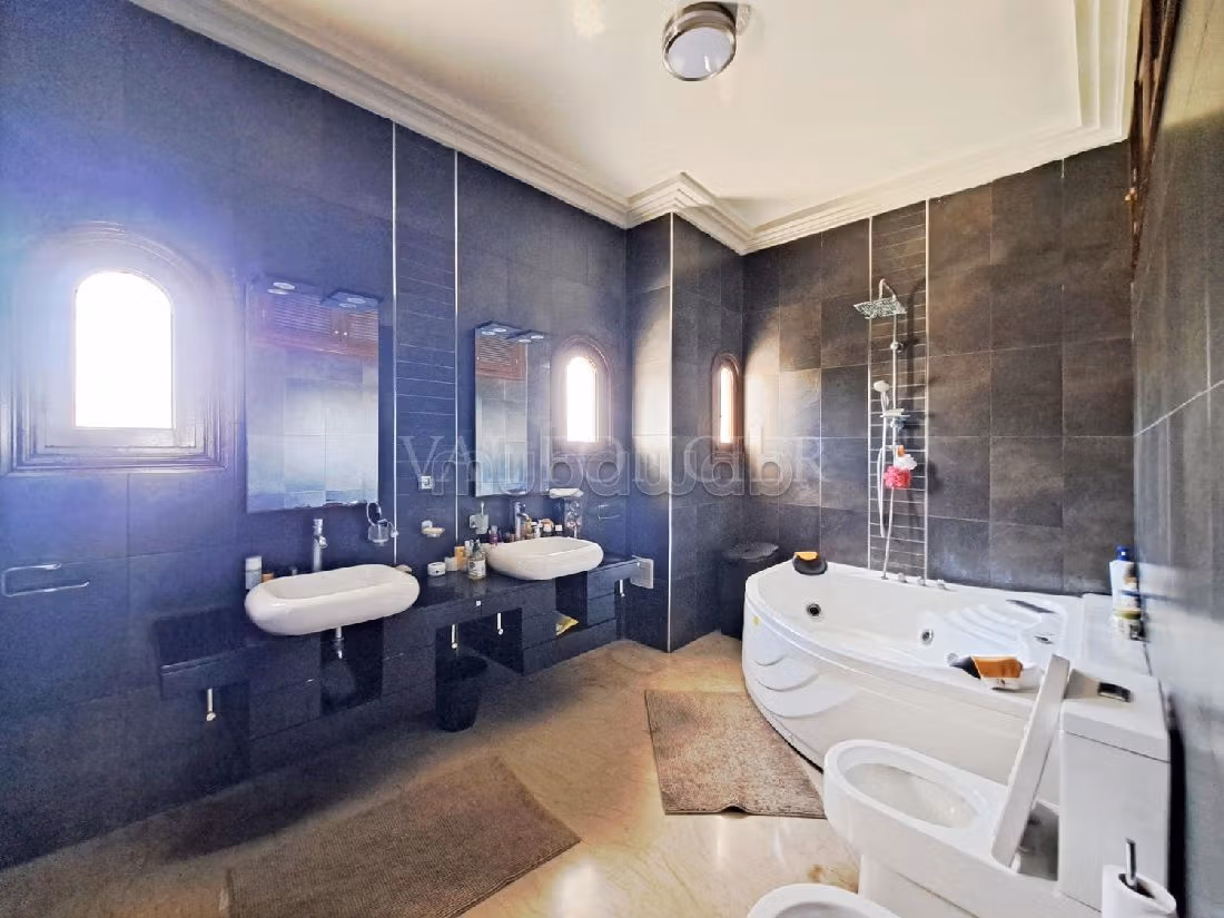 Eccezionale casa di lusso in affitto. Superficie totale 250 m². ammobiliato. 