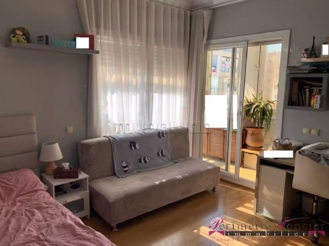 شقة جميلة للبيع بحي كاليفورنيا. 7 قطع. صالون مغربي تقليدي ، إقامة آمنة. 