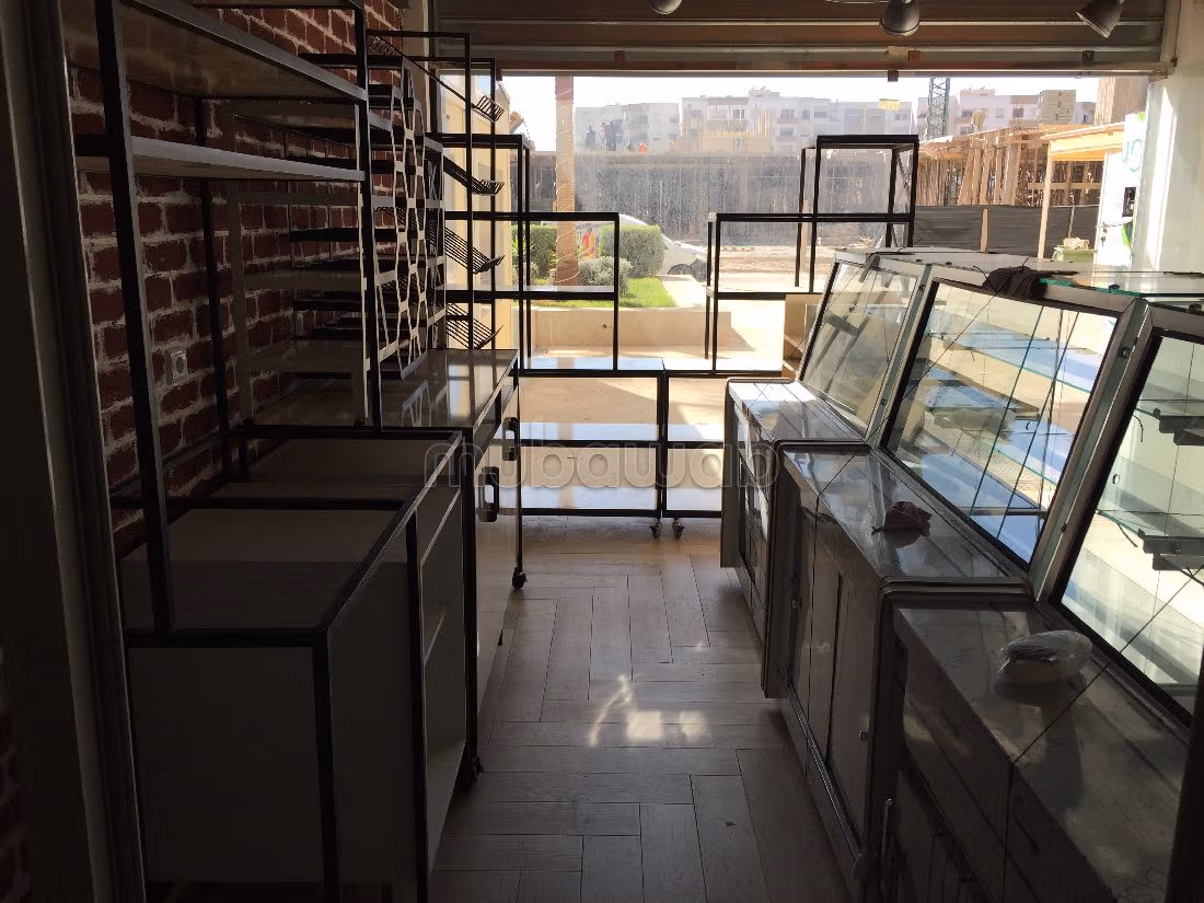 مكاتب ومحلات للبيع بالنواصر. المساحة 42 م². جو مكيف. 