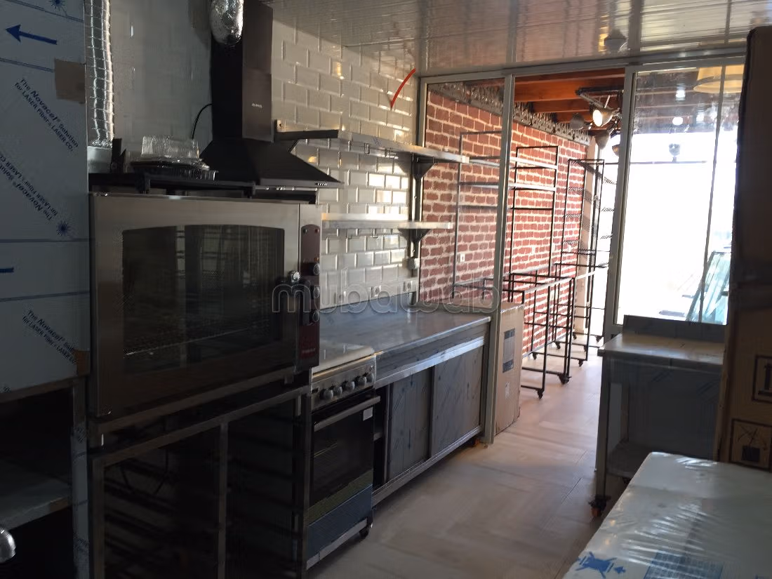 مكاتب ومحلات للبيع بالنواصر. المساحة 42 م². جو مكيف. 