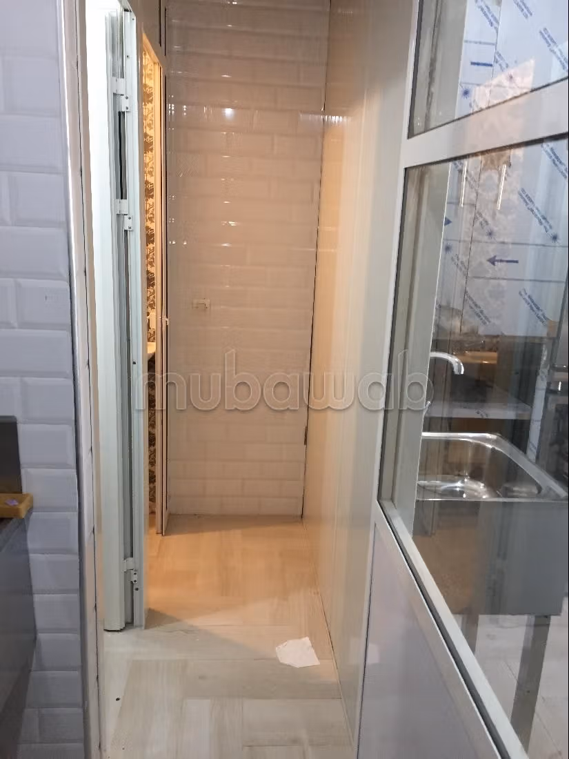 مكاتب ومحلات للبيع بالنواصر. المساحة 42 م². جو مكيف. 