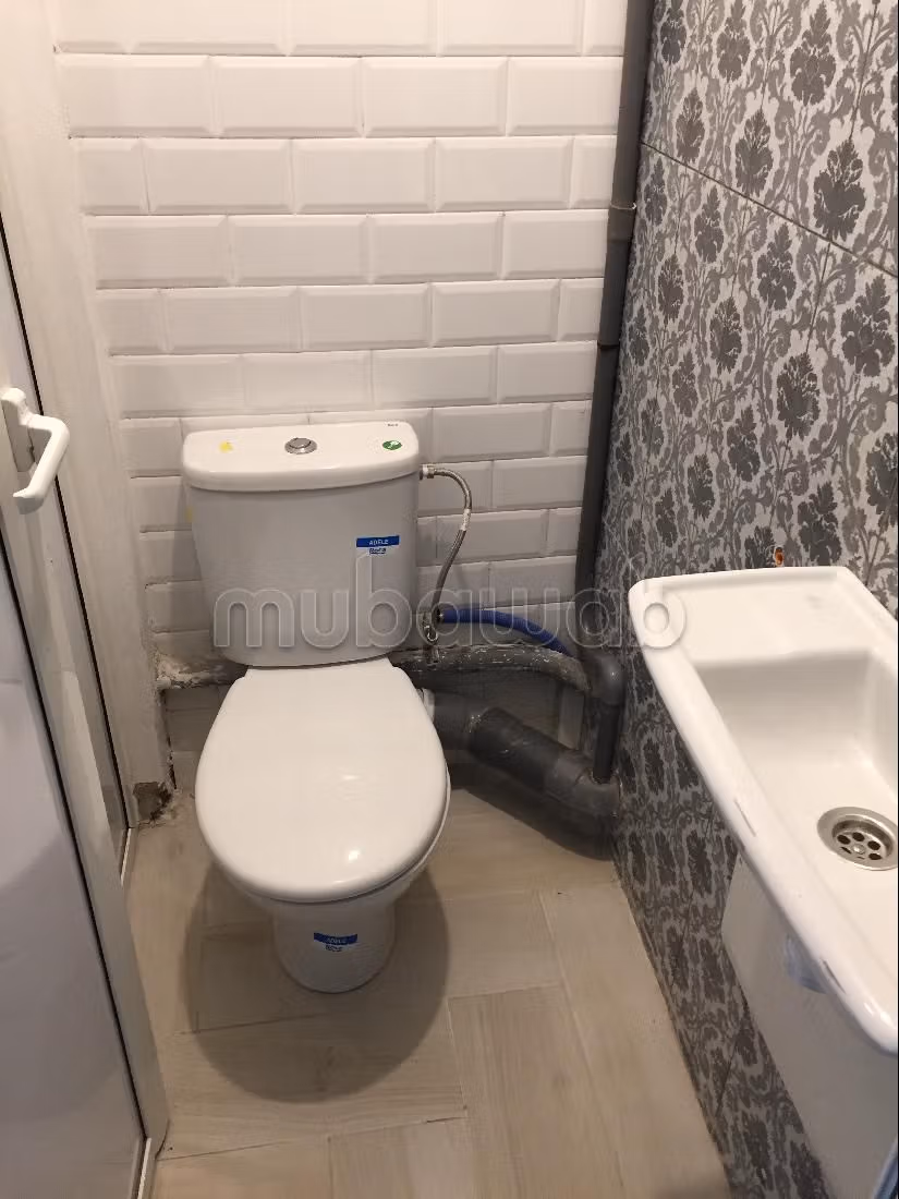 مكاتب ومحلات للبيع بالنواصر. المساحة 42 م². جو مكيف. 