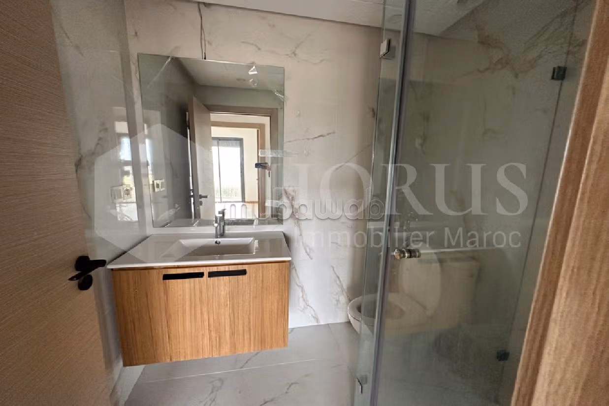 Piso en venta. 3 dormitorios. Espacios verdes y ascensor. 