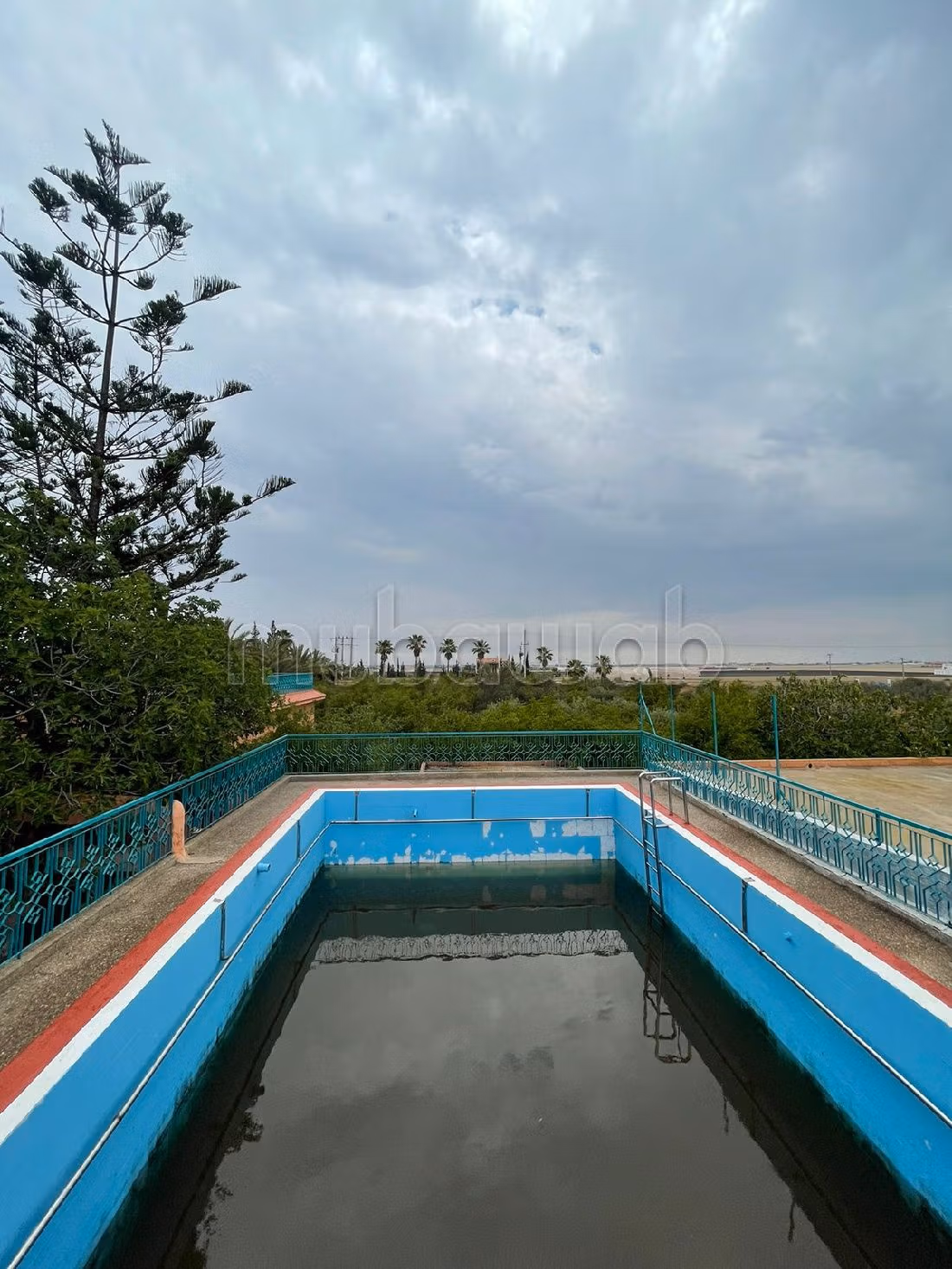 Nice farm for sale. Small area 40500 m². Basement. 