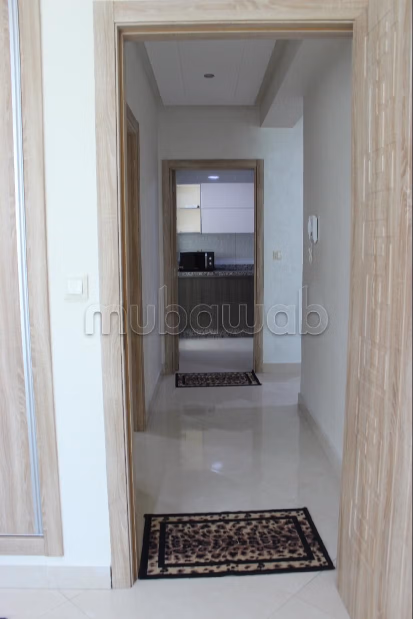 شقة جميلة للبيع بوسط المدينة. 1 جزء. موقف سيارات ومصعد. 