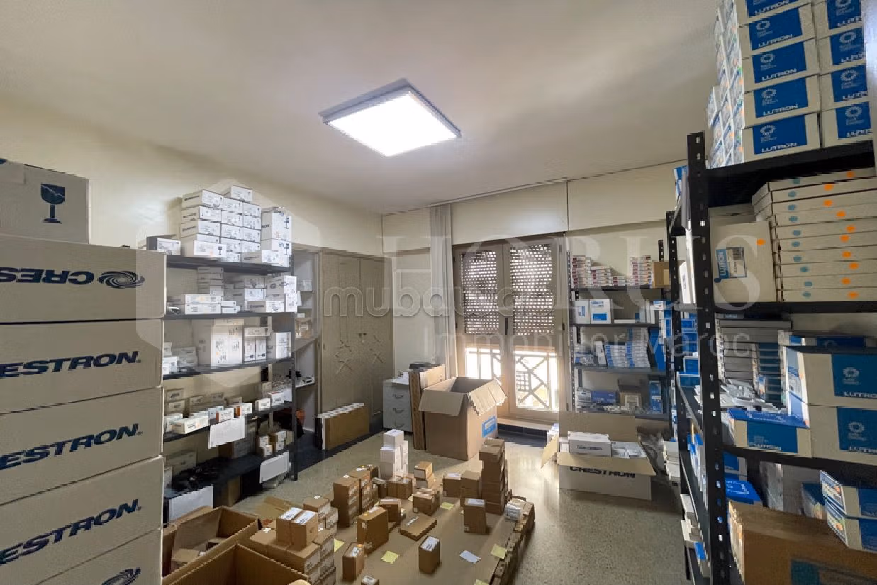 Kantoorruimte kopen in Sidi Belyout. Oppervlakte 264 m². Terras en lift. 