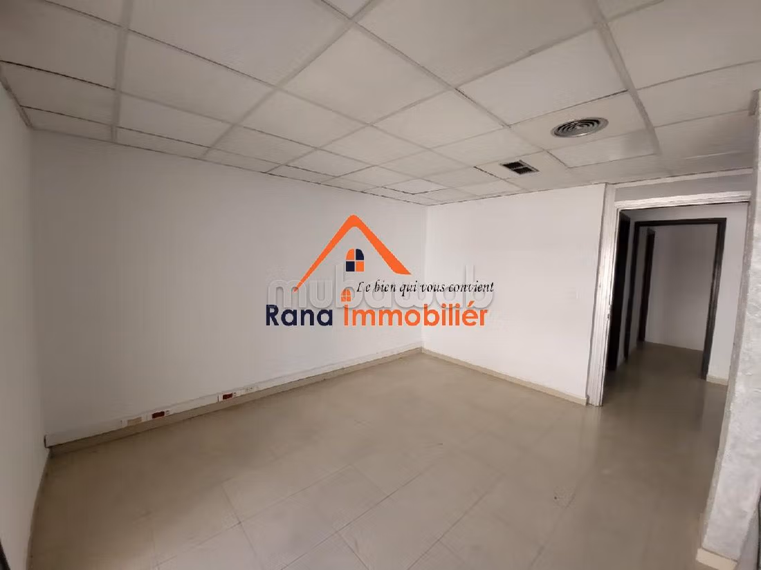 Kantoorruimte huren in Agdal. Oppervlakte 240 m². Met airconditioning. 
