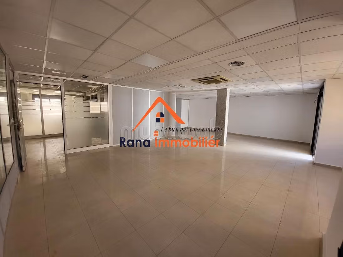 Kantoorruimte huren in Agdal. Oppervlakte 240 m². Met airconditioning. 