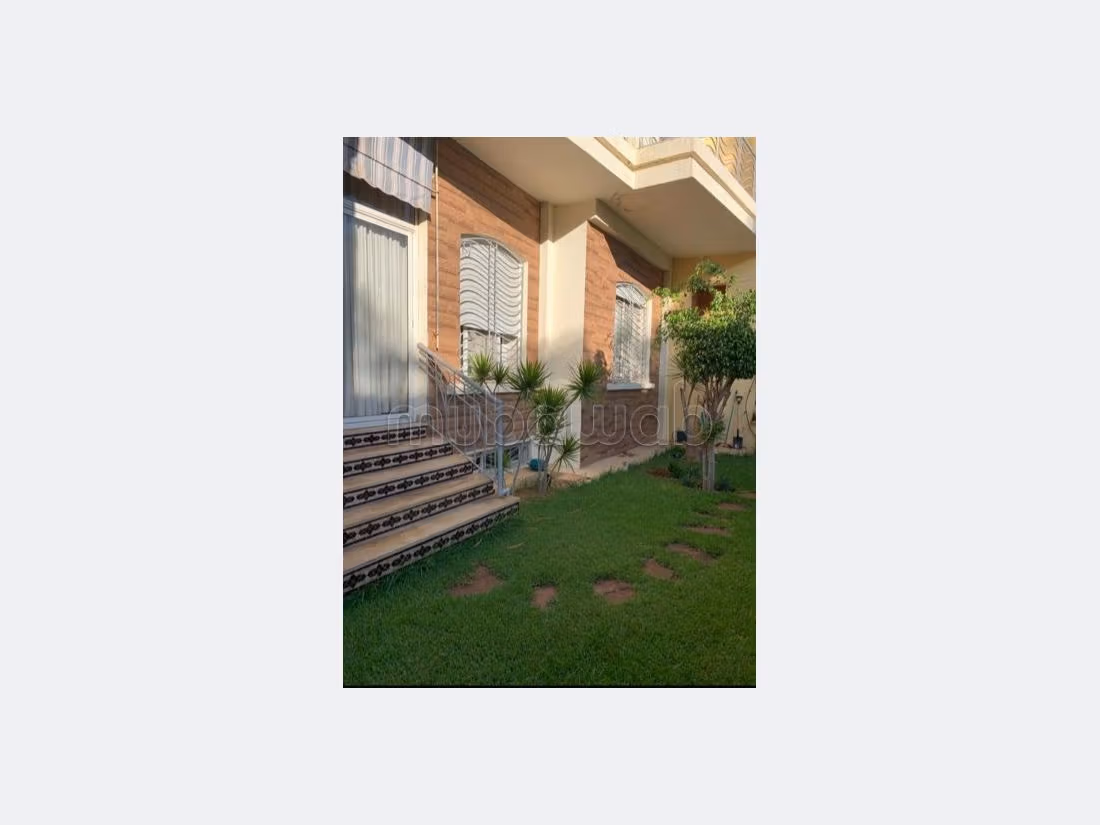 Te koop: villa's en luxe woningen in Sidi Maarouf. 7 Ruimtes. Garage en terras