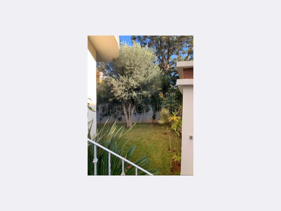 Te koop: villa's en luxe woningen in Sidi Maarouf. 7 Ruimtes. Garage en terras