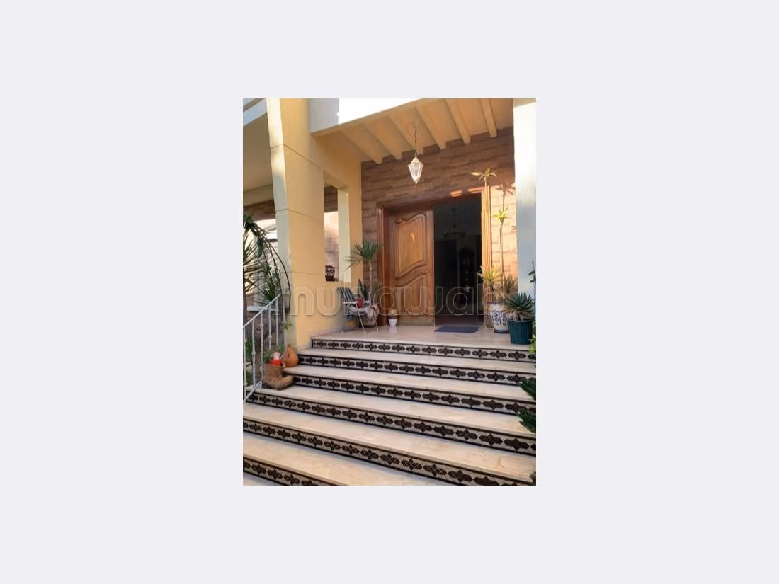 Te koop: villa's en luxe woningen in Sidi Maarouf. 7 Ruimtes. Garage en terras