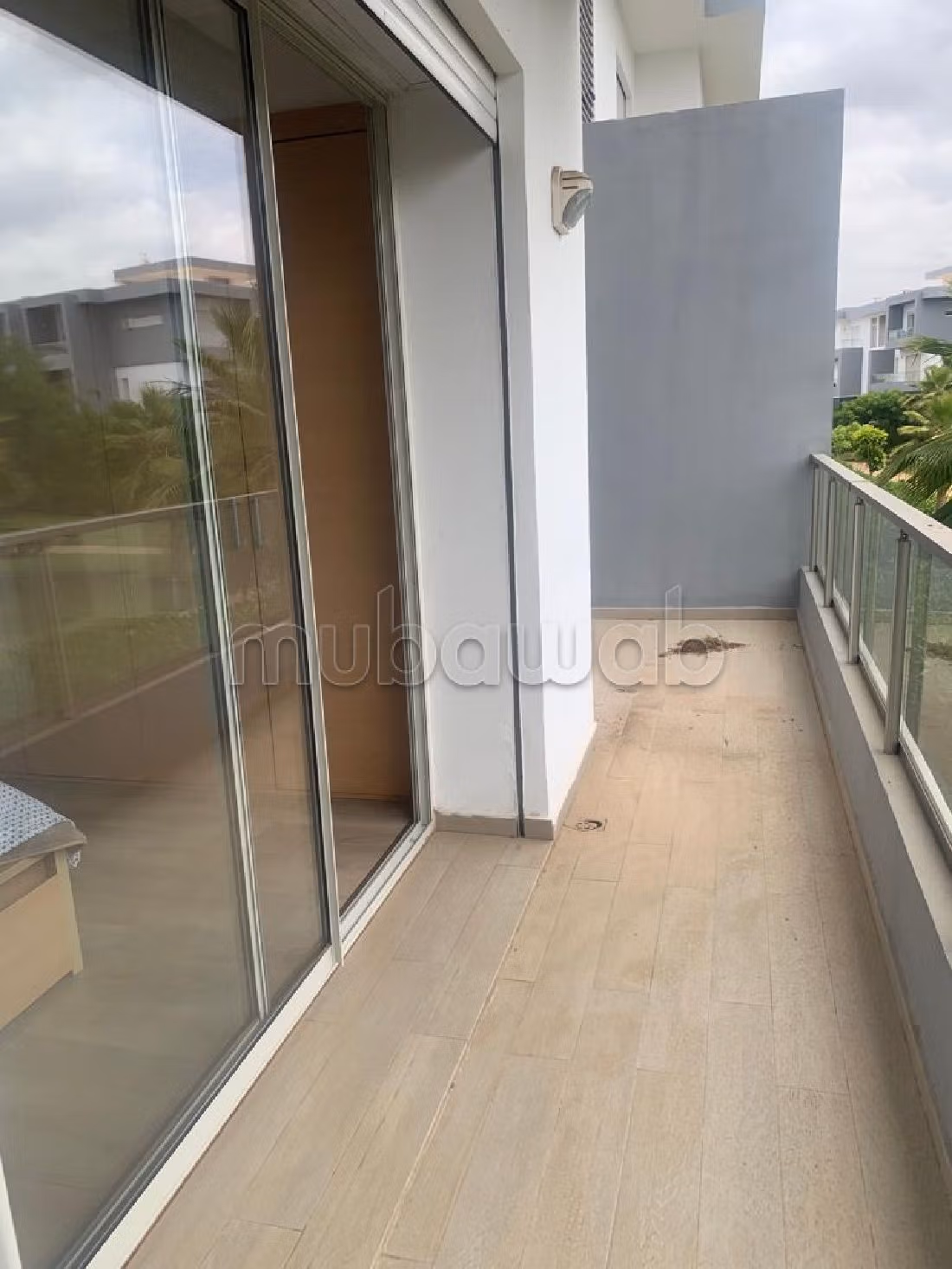 Very nice apartment for rent. Dimension 120 m². Furnished. 