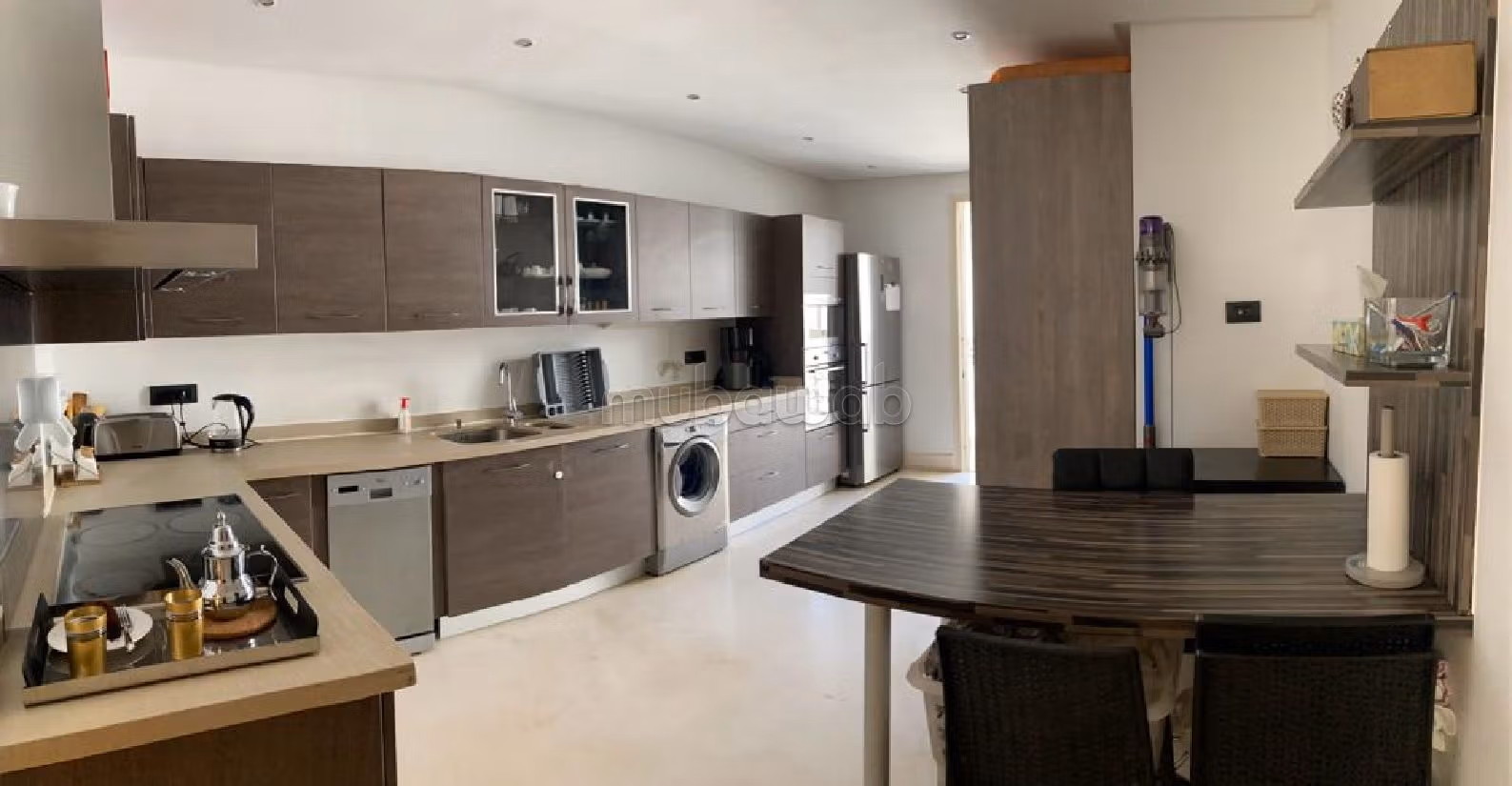 Apartment to purchase in Racine. Area 198 m². Carpark and elevator. 