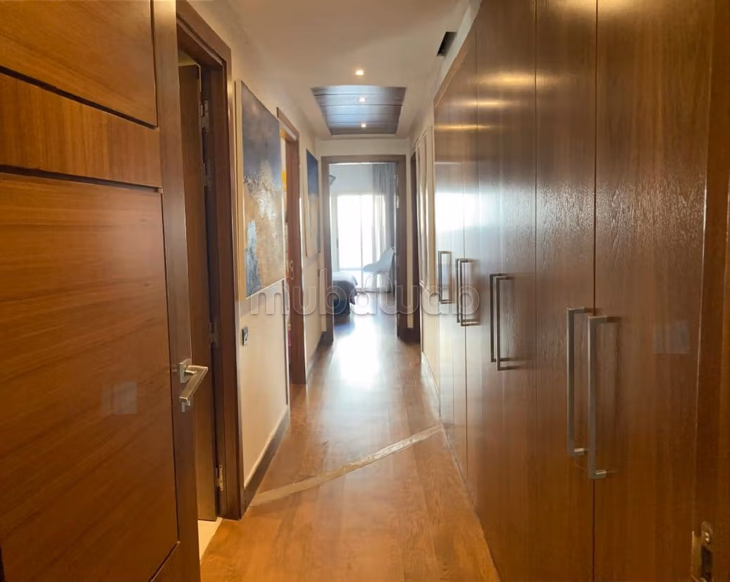 Apartment to purchase in Racine. Area 198 m². Carpark and elevator. 