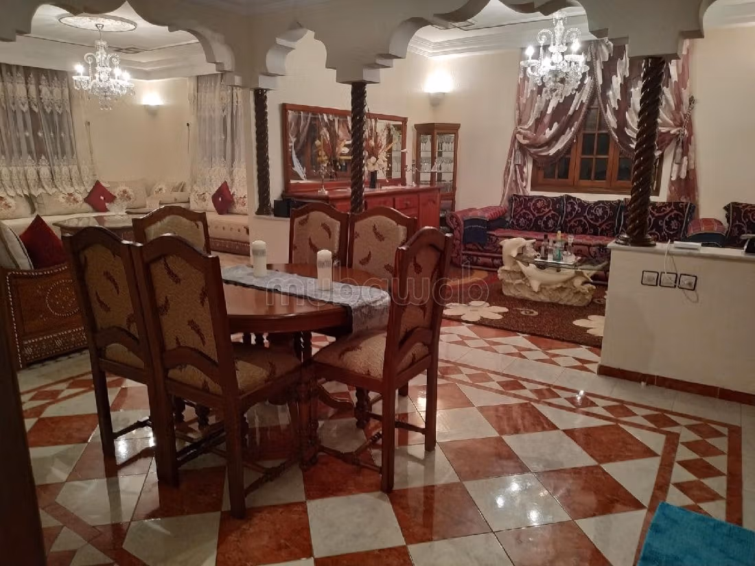 شقة للبيع ب السعادة. 5 قطع كبيرة. مطبخ مجهز جيدا. 