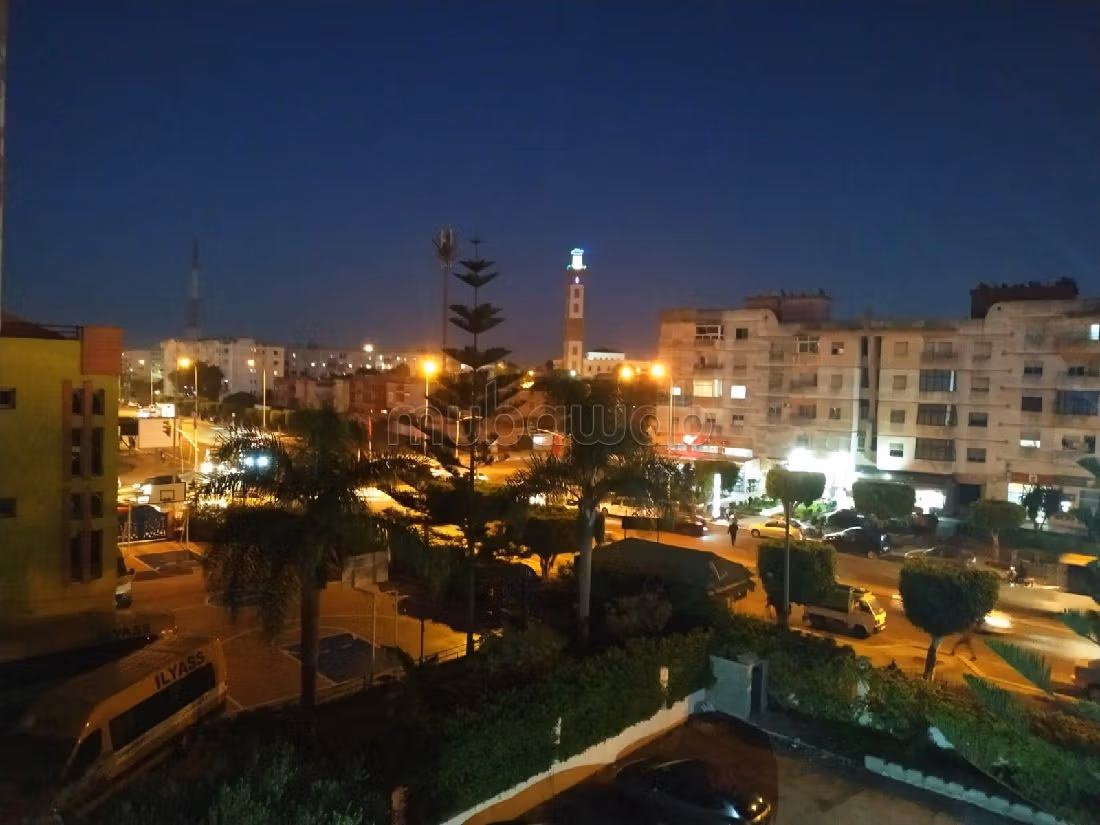 شقة للبيع ب السعادة. 5 قطع كبيرة. مطبخ مجهز جيدا. 