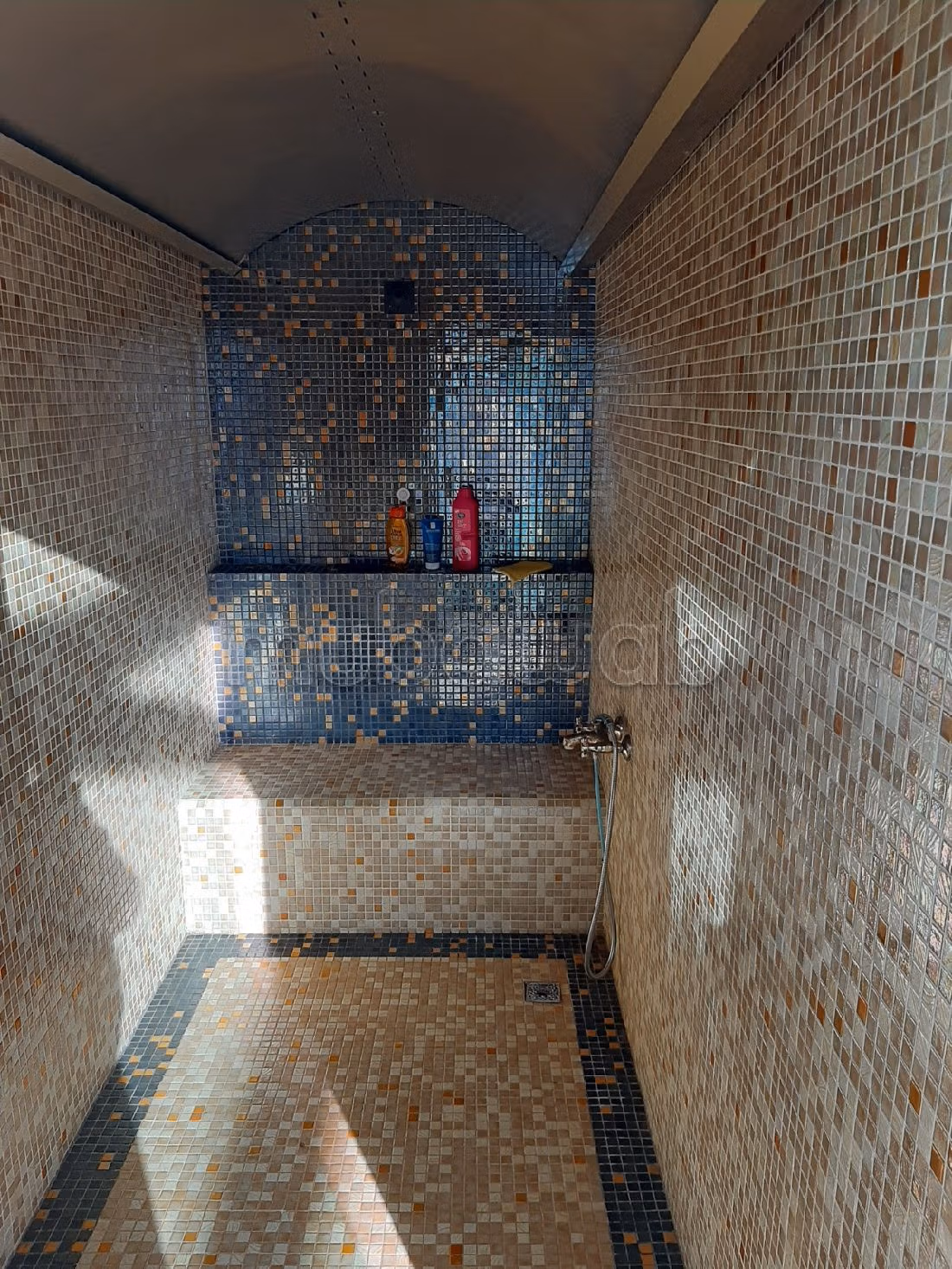 Alquiler villa de lujo en Plage rose marée. 5 habitaciones. Sistema parabólico y salón de estilo marroquí. 