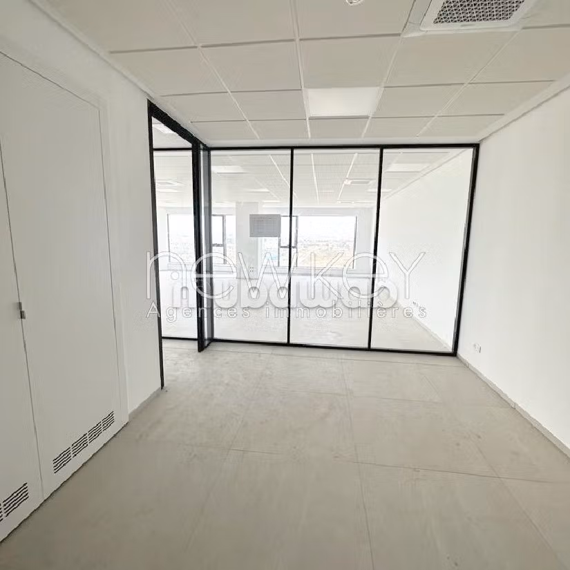 Etage de bureaux de 850m² à louer aux Berges du Lac