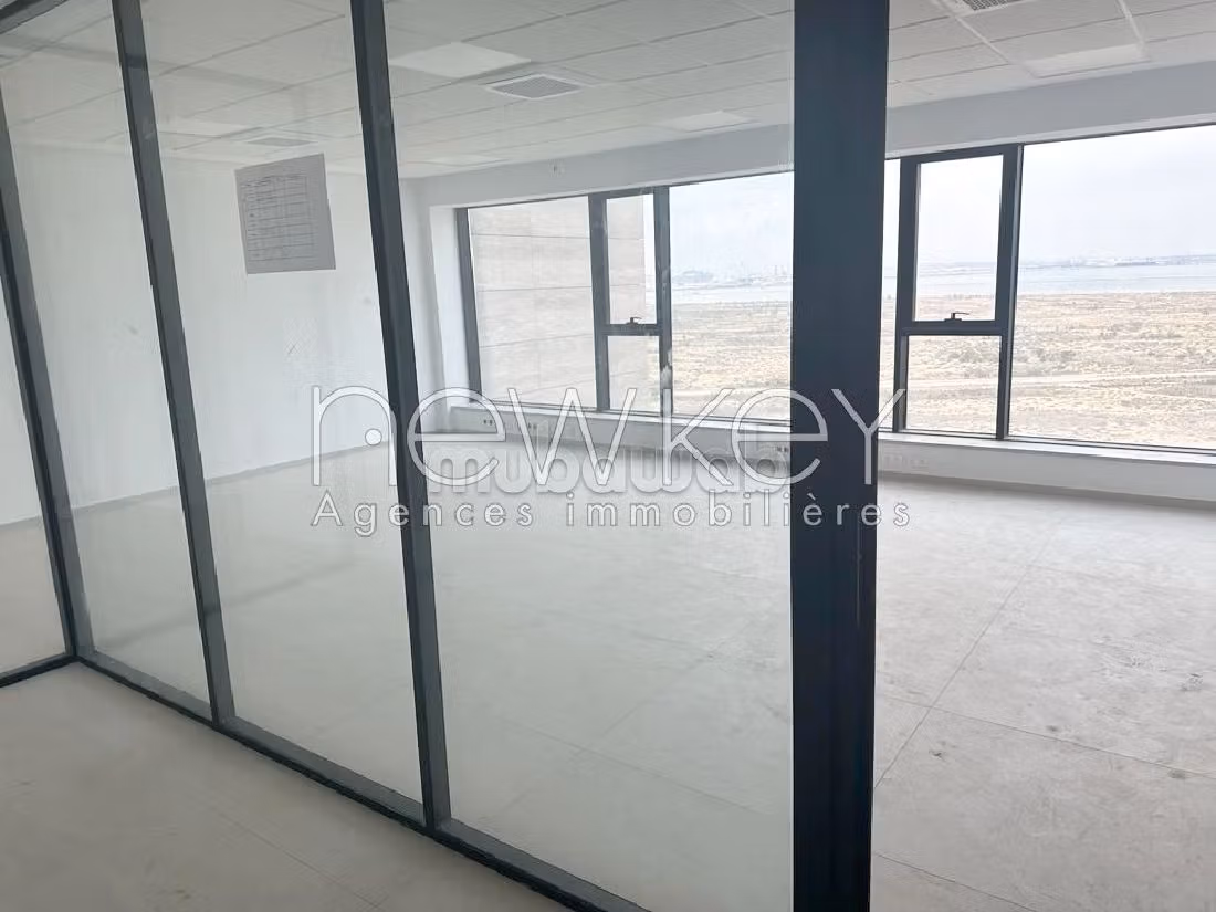 Etage de bureaux de 850m² à louer aux Berges du Lac