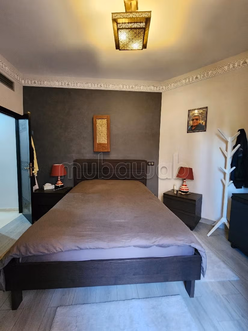 Splendido appartamento da acquistare a Route Casablanca. Superficie 100 m². Salotto tipico marocchino, sistema di sicurezza. 