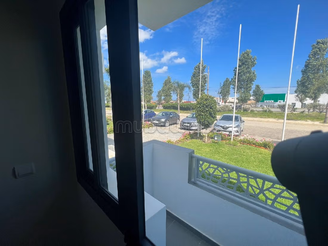 شقة جميلة للبيع ب بوخالف. المساحة 54 م². بيئة هادئة مع إطلالة على الجبل ، باب آمن. 