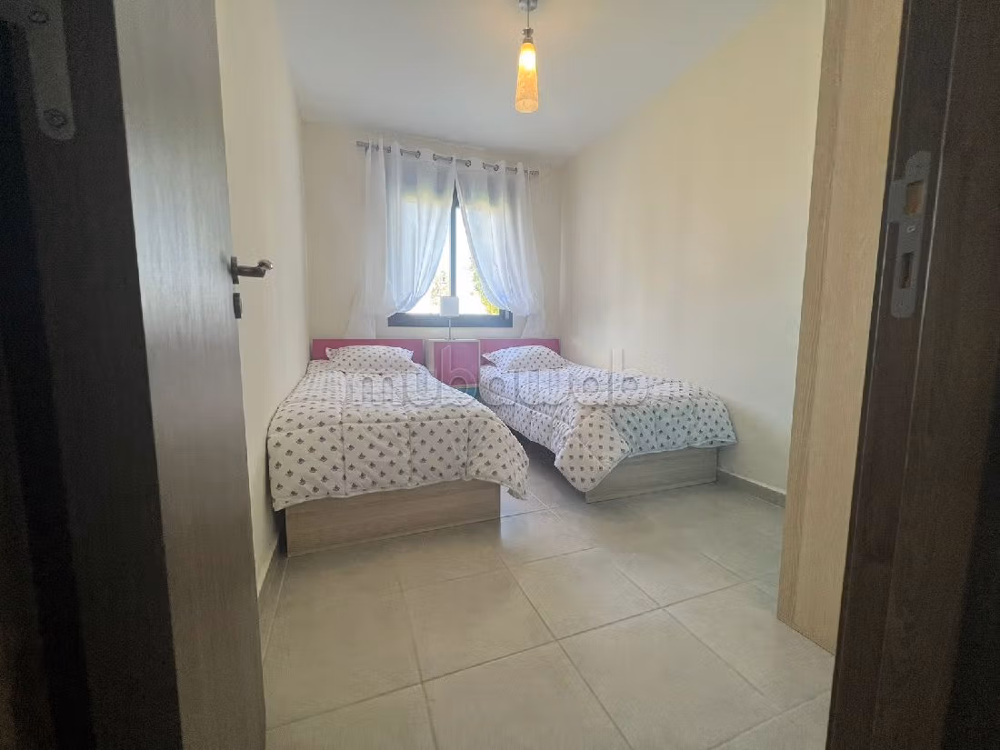 شقة جميلة للبيع ب بوخالف. المساحة 54 م². بيئة هادئة مع إطلالة على الجبل ، باب آمن. 