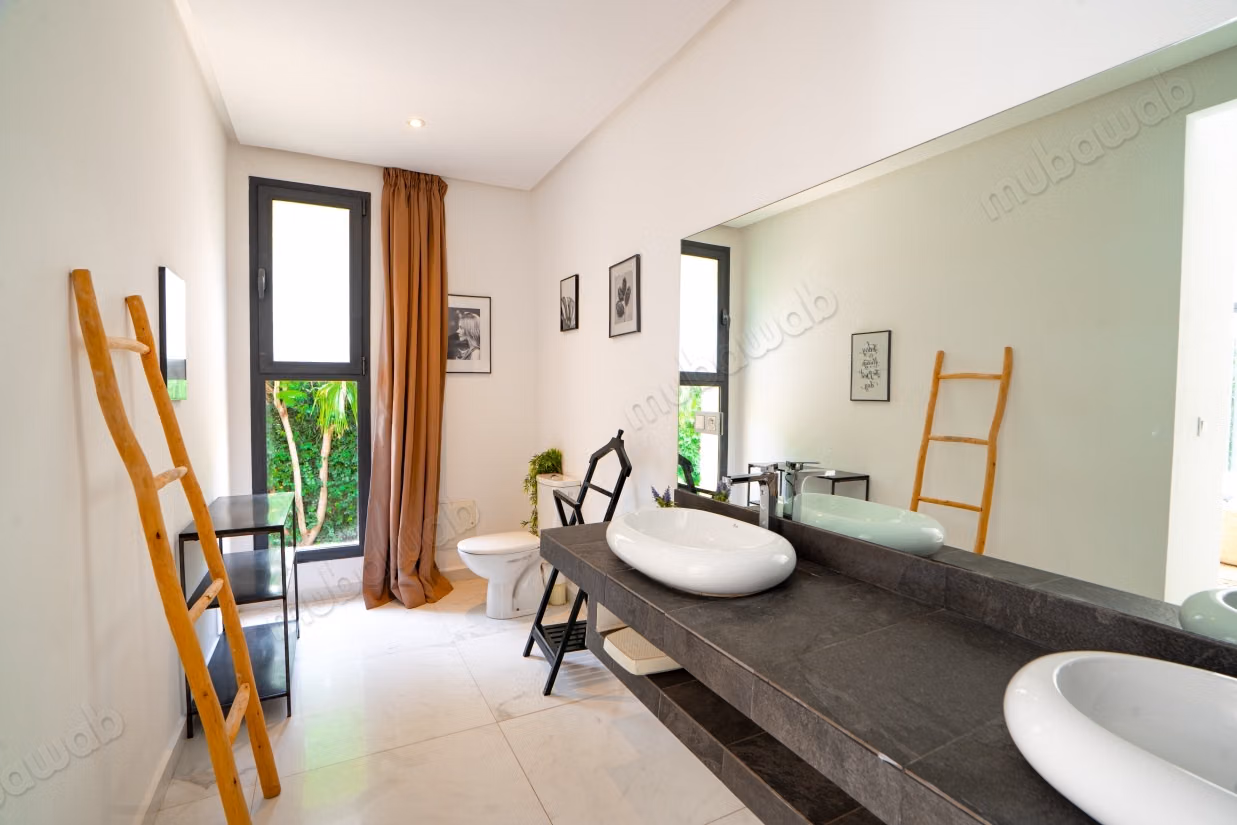 Top emplacement: grande Villa à louer meublée, 6 Ch, proche Morocco mall
