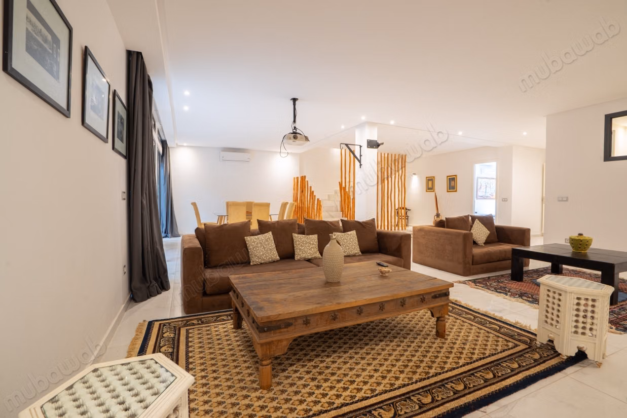 Top emplacement: grande Villa à louer meublée, 6 Ch, proche Morocco mall